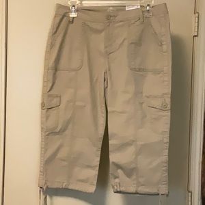 St Johns bay khaki Capri pants